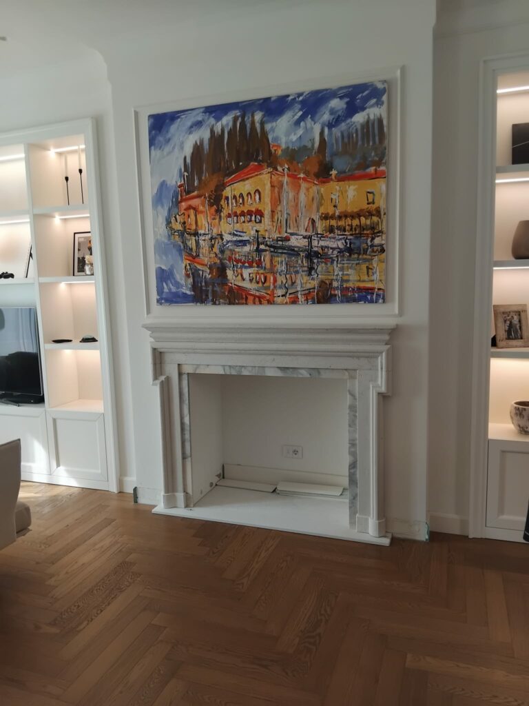 Cornice stile Salvator Rosa in marmo Biancone e Calacatta